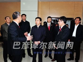 10月23日，张晓兵到市中级人民法院调研。