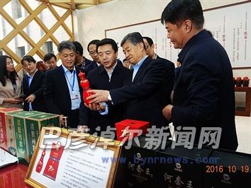 10月19日，張曉兵在河套酒業(yè)集團調(diào)研。