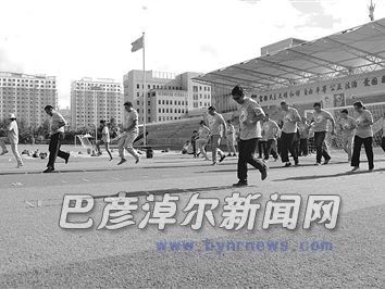 参赛者在训练