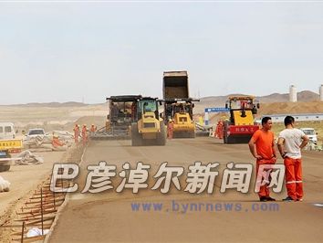 国道242甘临一级公路施工现场